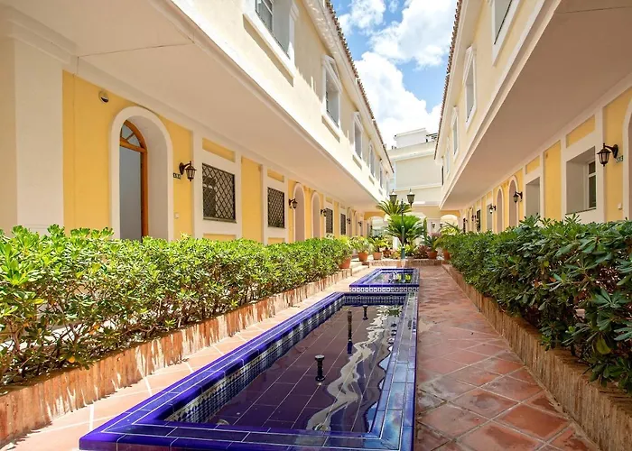 Genteel Aloha Gardens Hotel